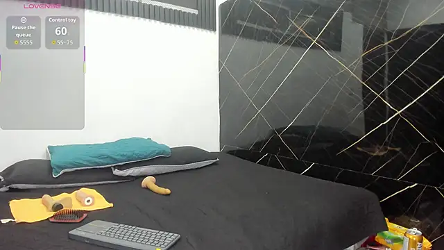 Snapshot of Analiasmith89 chatting on 10.11.25 Analiasmith89 online show from 10.11.25