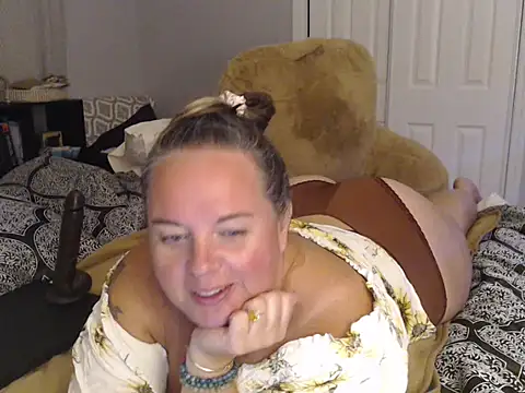 Snapshot of LauLauPAWG chatting on 10.07.25 LauLauPAWG online show from 10.07.25