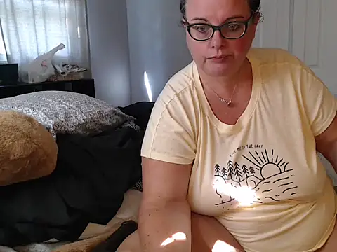 Snapshot of LauLauPAWG chatting on 10.08.25 LauLauPAWG online show from 10.08.25