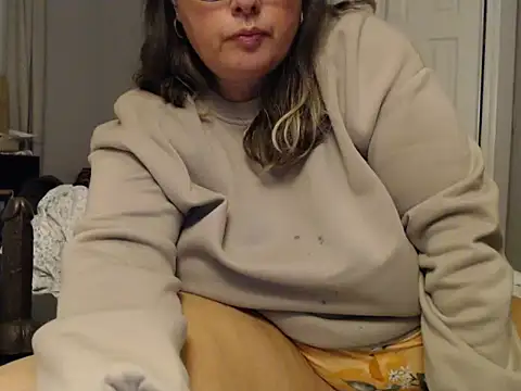 Snapshot of LauLauPAWG chatting on 11.04.25 LauLauPAWG online show from 11.04.25