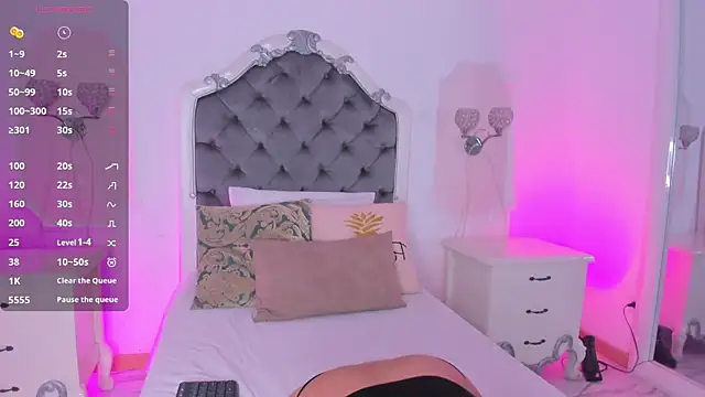 PollyGrey  online show from 09.26.25