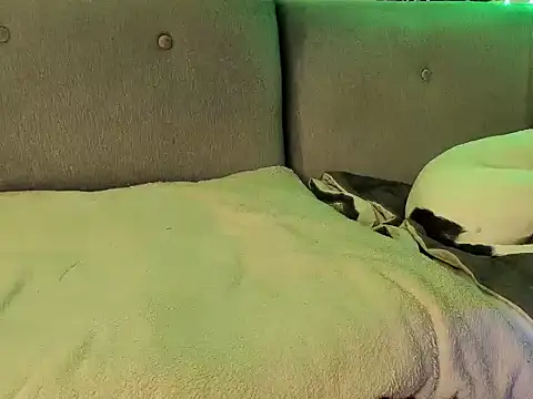 Snapshot of jonhcarrie chatting on 10.30.25 jonhcarrie online show from 10.30.25