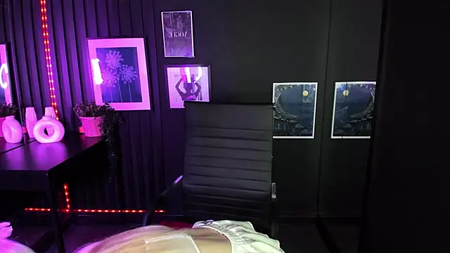 EmilyAir online show from 03.15.25