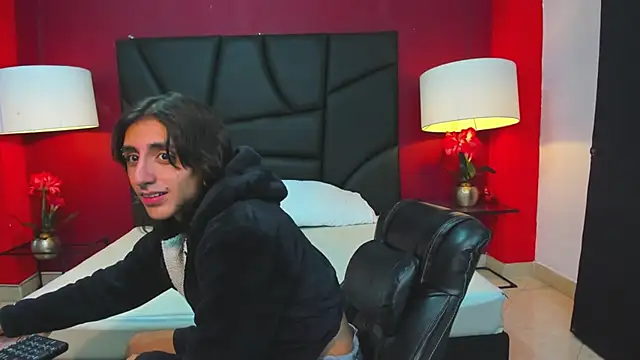 Snapshot of Matthew_Dixonn chatting on 01.05.25 Matthew Dixonn online show from 01.05.25