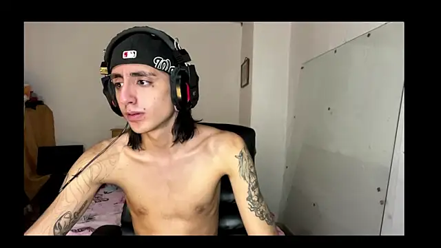 Snapshot of Matthew_Dixonn chatting on 02.05.25 Matthew Dixonn online show from 02.05.25