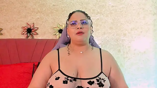 juli 2tyes online show from 10.13.25