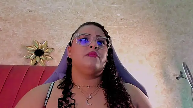 juli 2tyes online show from 10.19.25