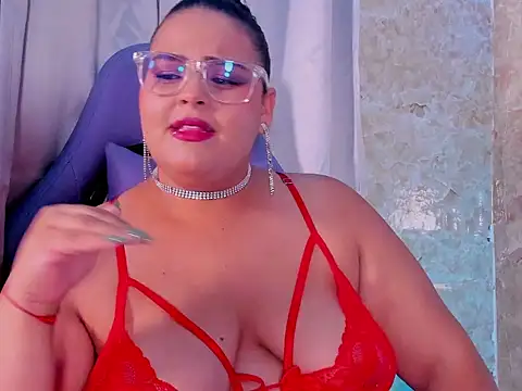 juli 2tyes online show from 11.18.25