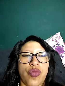 Snapshot of Giviper1 chatting on 01.08.25 Giviper1 online show from 01.08.25