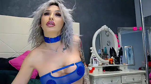 IssaSmith online show from 01.07.25
