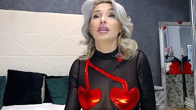 IssaSmith online show from 01.11.26