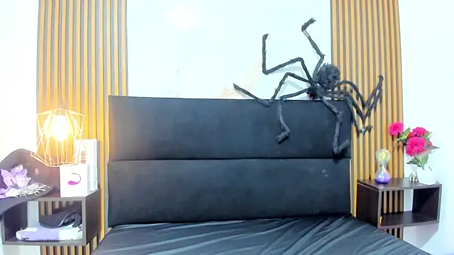 Ambber moon online show from 10.17.25