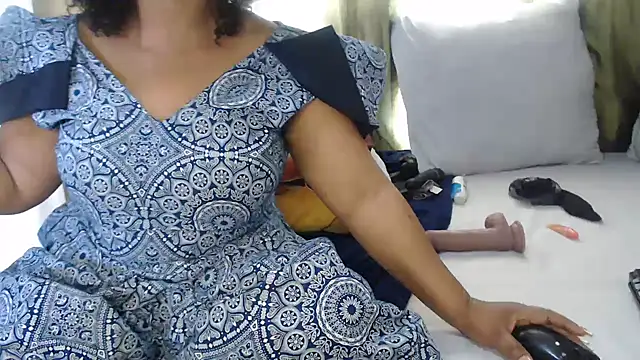 Foxybrownxx1 online show from 10.26.25