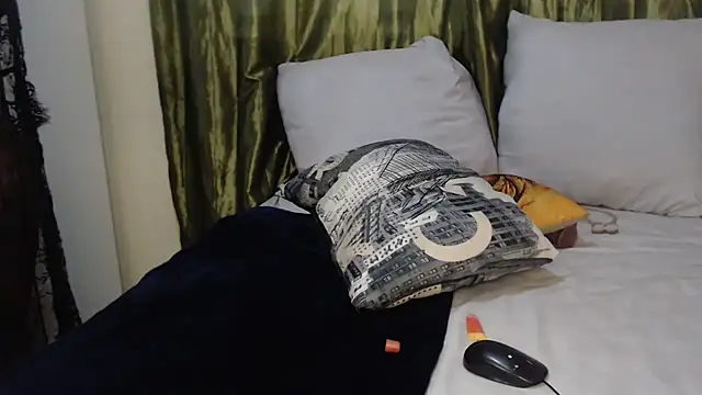 Foxybrownxx1 online show from 10.27.25