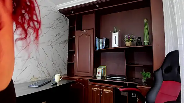 Snapshot of MirandaRossi chatting on 10.02.25 MirandaRossi online show from 10.02.25