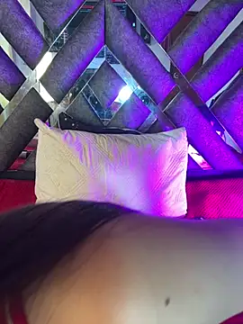 LylaLee111 online show from 02.28.25