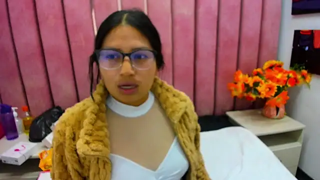 Miaa Smiith  online show from 11.15.25