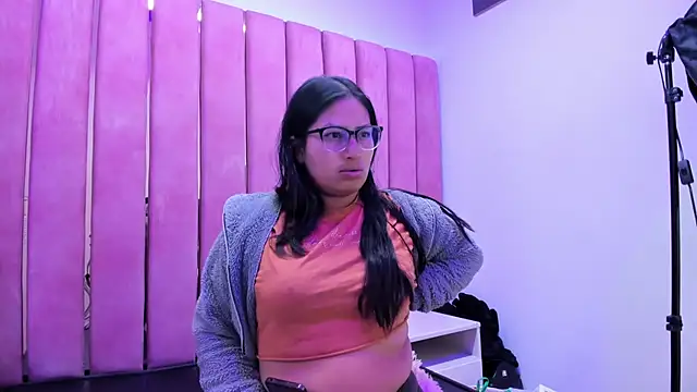 Miaa Smiith  online show from 11.25.25