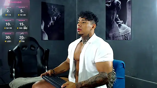 Snapshot of bradley_smith chatting on 10.06.25 bradley smith online show from 10.06.25