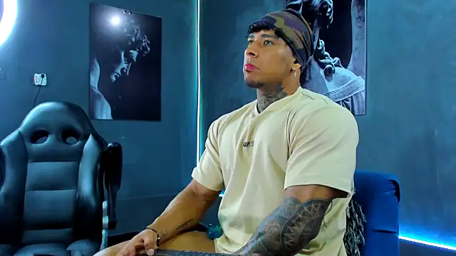 Snapshot of bradley_smith chatting on 10.14.25 bradley smith online show from 10.14.25