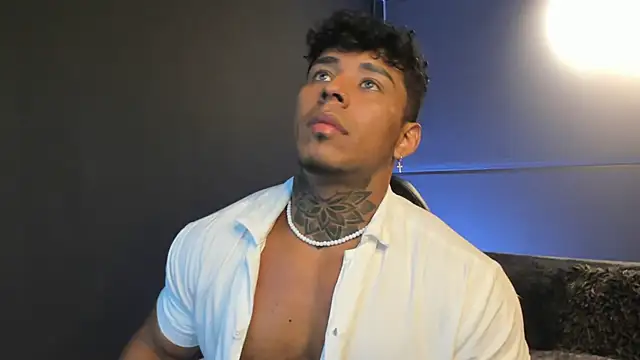 Snapshot of bradley_smith chatting on 10.26.25 bradley smith online show from 10.26.25