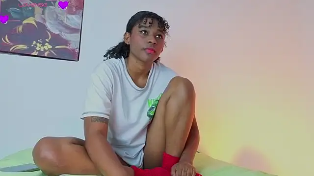 Snapshot of ChannelCox1 chatting on 10.16.25 ChannelCox1 online show from 10.16.25