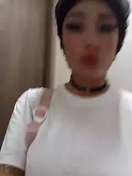 Snapshot of Anie_Milan chatting on 11.20.25 Anie Milan online show from 11.20.25