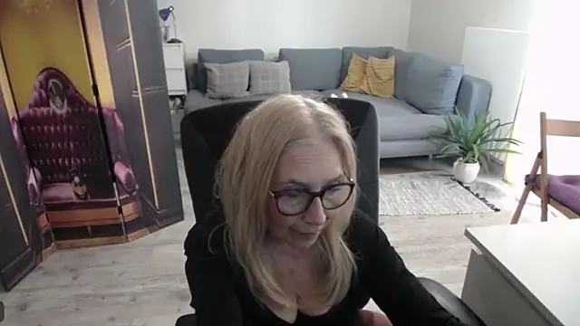 sofia xkiss online show from 04.08.26