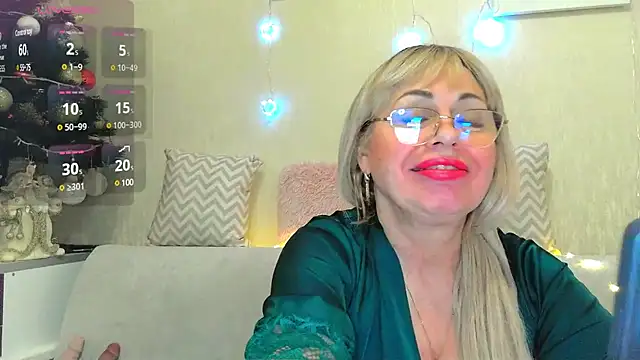 Snapshot of SusieNoreen chatting on 01.12.25 SusieNoreen online show from 01.12.25