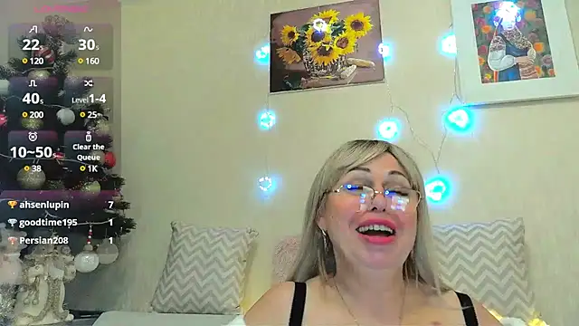 Snapshot of SusieNoreen chatting on 01.12.25 SusieNoreen online show from 01.12.25