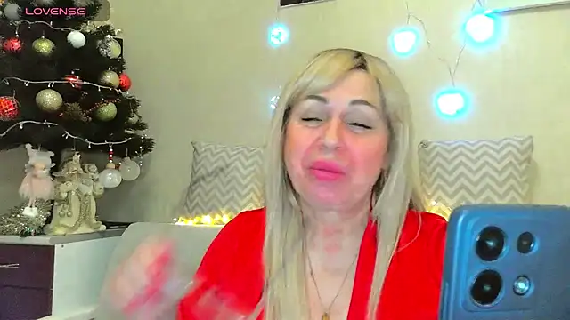 Snapshot of SusieNoreen chatting on 01.15.25 SusieNoreen online show from 01.15.25