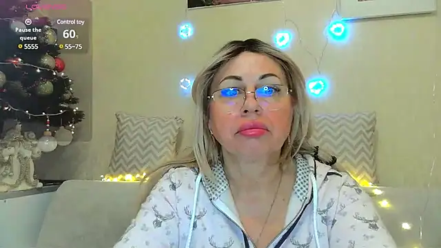 Snapshot of SusieNoreen chatting on 01.16.25 SusieNoreen online show from 01.16.25