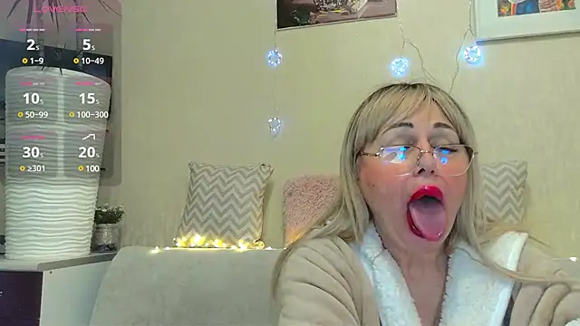 Snapshot of SusieNoreen chatting on 01.22.25 SusieNoreen online show from 01.22.25