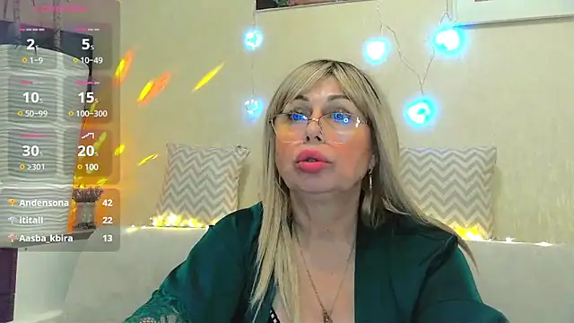 Snapshot of SusieNoreen chatting on 01.24.25 SusieNoreen online show from 01.24.25