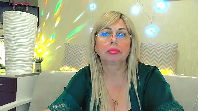 Snapshot of SusieNoreen chatting on 01.25.25 SusieNoreen online show from 01.25.25