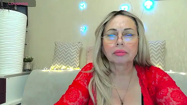 Snapshot of SusieNoreen chatting on 01.26.25 SusieNoreen online show from 01.26.25