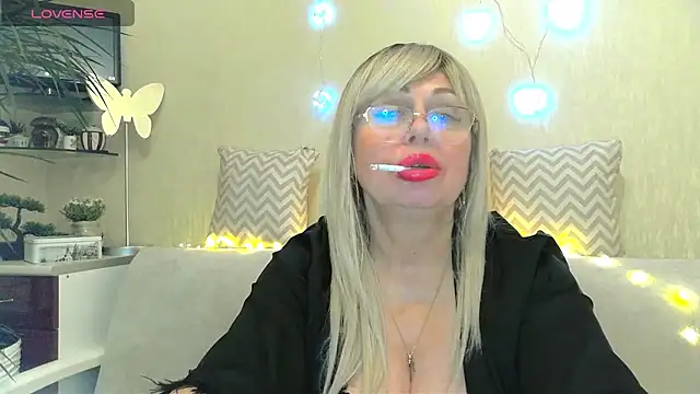 Snapshot of SusieNoreen chatting on 01.29.25 SusieNoreen online show from 01.29.25