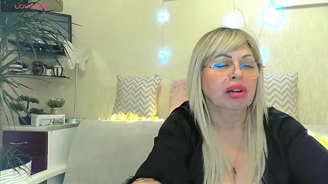 Snapshot of SusieNoreen chatting on 01.29.25 SusieNoreen online show from 01.29.25