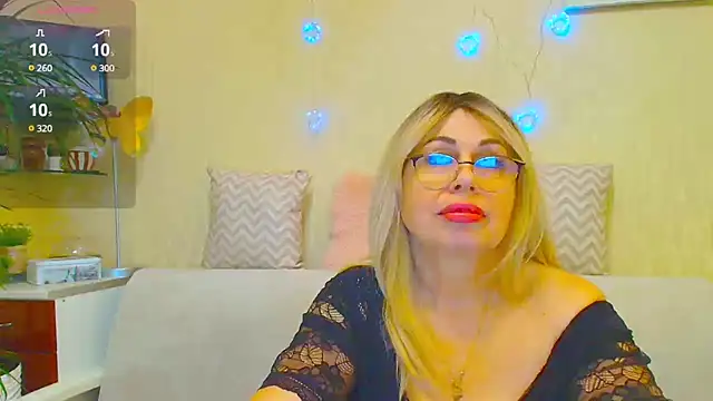Snapshot of SusieNoreen chatting on 02.15.25 SusieNoreen online show from 02.15.25