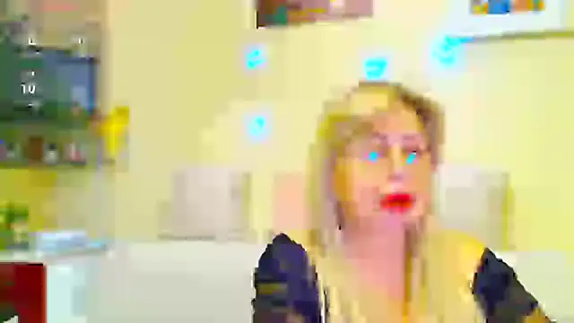 Snapshot of SusieNoreen chatting on 02.22.25 SusieNoreen online show from 02.22.25