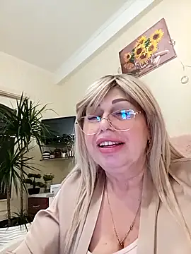 Snapshot of SusieNoreen chatting on 02.23.25 SusieNoreen online show from 02.23.25