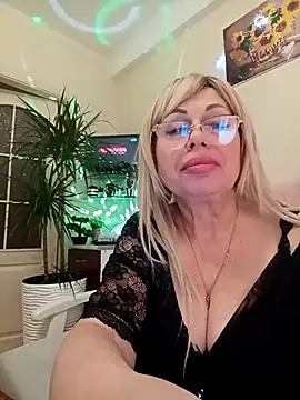 Snapshot of SusieNoreen chatting on 02.26.25 SusieNoreen online show from 02.26.25