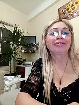 Snapshot of SusieNoreen chatting on 02.27.25 SusieNoreen online show from 02.27.25