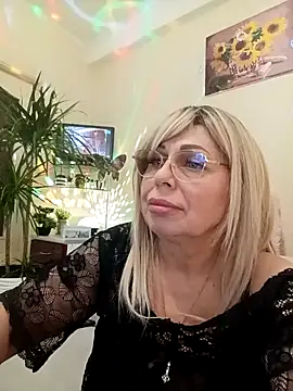 Snapshot of SusieNoreen chatting on 02.28.25 SusieNoreen online show from 02.28.25