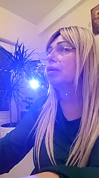 Snapshot of SusieNoreen chatting on 03.03.25 SusieNoreen online show from 03.03.25
