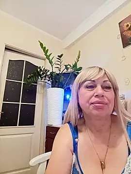 Snapshot of SusieNoreen chatting on 09.19.25 SusieNoreen online show from 09.19.25