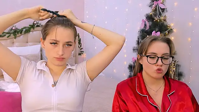 Snapshot of queenofjoyy chatting on 12.06.24 queenofjoyy online show from 12.06.24