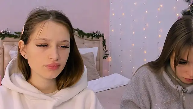 Snapshot of queenofjoyy chatting on 12.07.24 queenofjoyy online show from 12.07.24