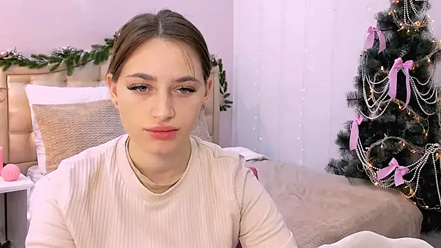 Snapshot of queenofjoyy chatting on 12.14.24 queenofjoyy online show from 12.14.24