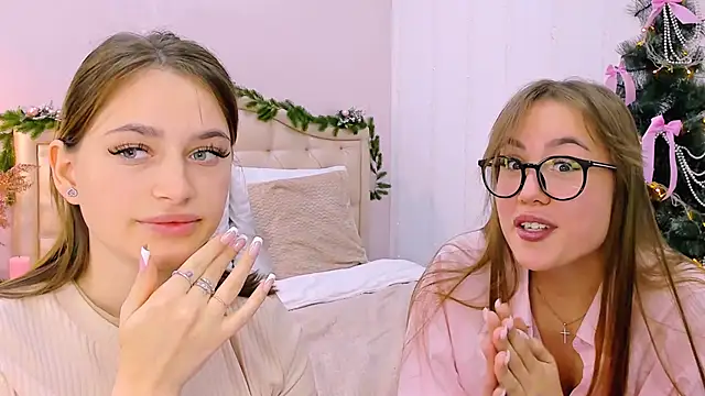 Snapshot of queenofjoyy chatting on 12.14.24 queenofjoyy online show from 12.14.24